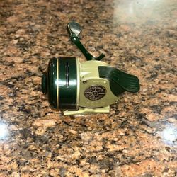 Vintage Green Shakespeare Wondereel 1700 II - Model DJ Fishing Reel