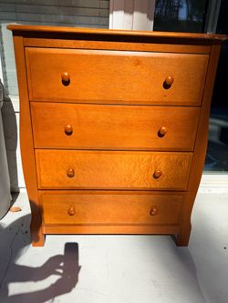 4-Drawer Wooden Dresser Chest