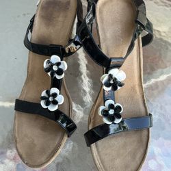 Aerosoles Womens’ Black Flowery Wedges