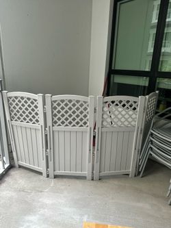 Outdoor privacy fence