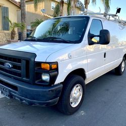 2011 Ford E-250 Super Duty Los Miles Clean Title
