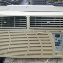 10000 BTU Window AC WORKS GREAT 
