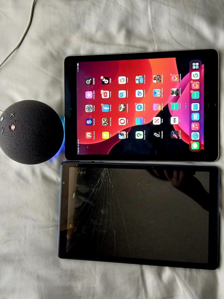 Laptop Air 2 64gb. And the Vortex and Amazon Echo Dot tablet. Black