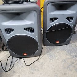 JBL EON15-P Powered Speakers 2 Available