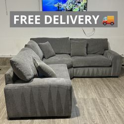 Large gray Sectional Couch 🛋️- free Delivery 