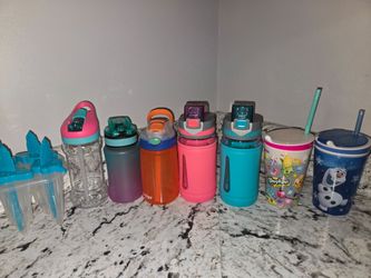 (FREE) DRINK BOTTLES , CUPS AND POPSICLE MAKER