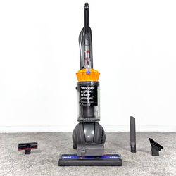 Dyson Ball Multifloor Vacuum Cleaner w/ attachments - Aspiradora