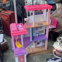 Kitchenettes for girls in perfect condition, comes with accessories