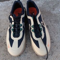 !! Men's Shoes Nike  Size 10.5 Firm Price 