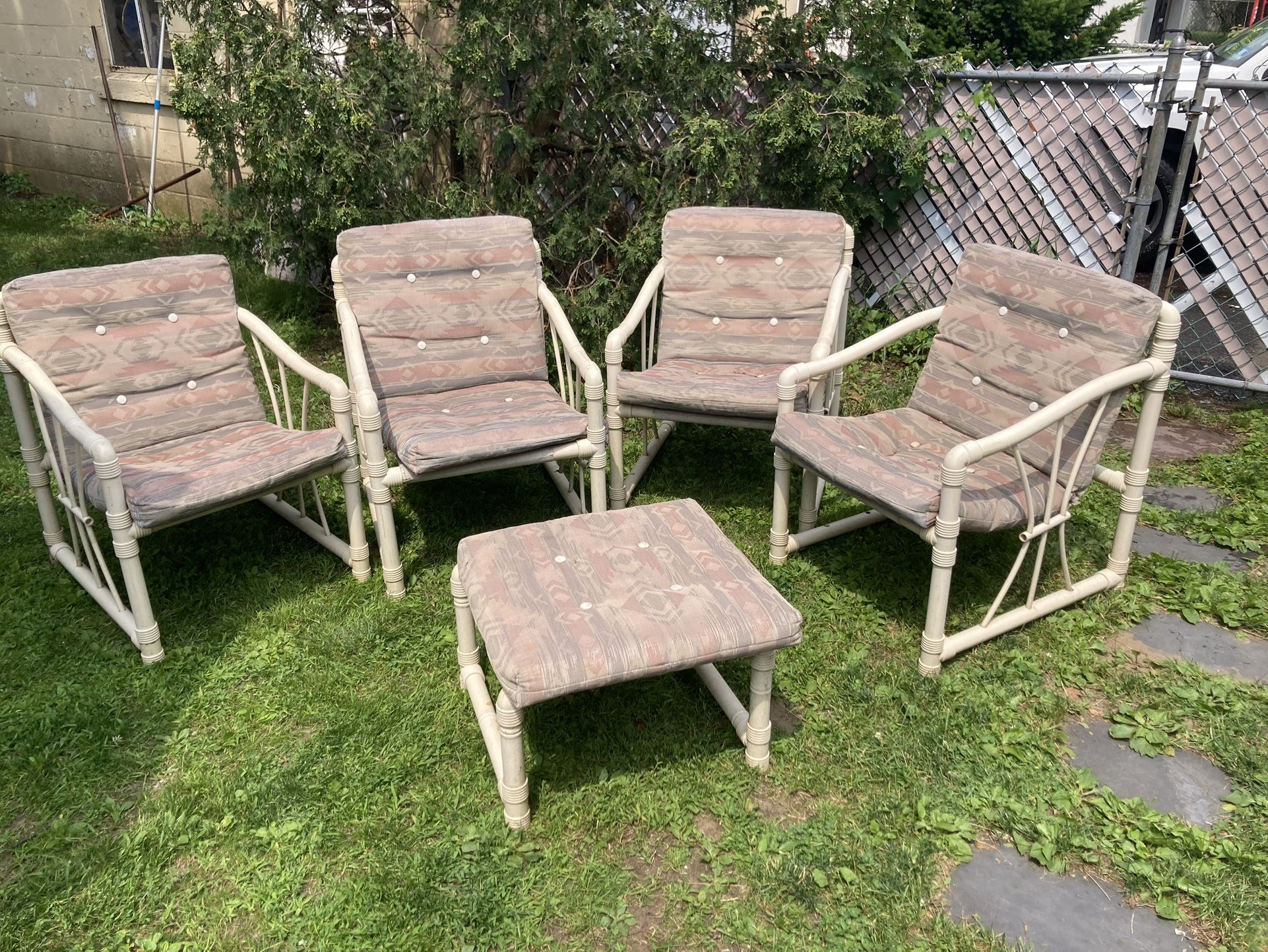 ๐ Vintage Outdoor Patio Furniture Set โ 4 Chairs + Table โ $100 OBO