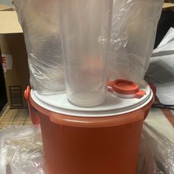 Tupperware Jar With Four Cups 