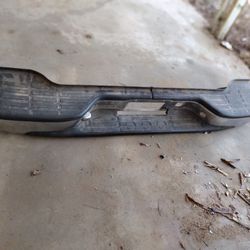 Bumper Off A 2005 Yukon ( Rear)