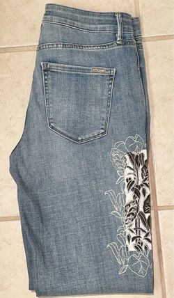 New White House Black Market Denim Crops Size 6