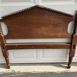 Antique Spindle Bed - Full