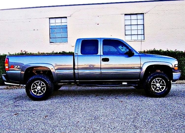 ֆ12OO 4WD Chevrolet Silverado 4WD