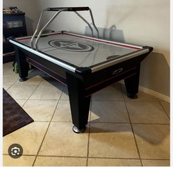 Air hockey table