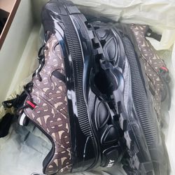 Burberry / Off White/ Yeezy Boost 700