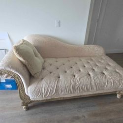 ✨ Beautiful Vintage-Style Tufted Chaise Lounge – Excellent Condition ✨