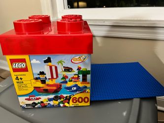 LEGO Fun with Bricks Complete Set + Blue Baseplate