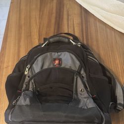 SwissGear Backpack – Excellent Condition – Heavy Duty & Comfortable