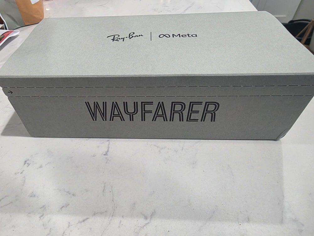 New Rayban Meta Wayfarer Sunglasses NIB