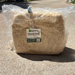 Compressed straw bale from tractor supply