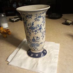 Blue And White Crackled Chinoiserie Vase