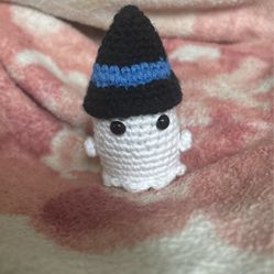 Crochet Ghost With Removable Witch Hat