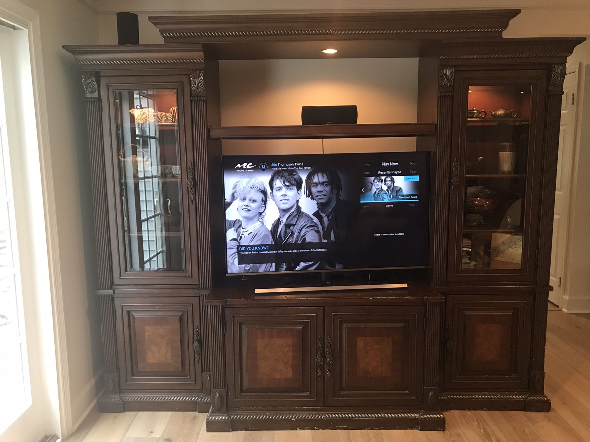 Entertainment center