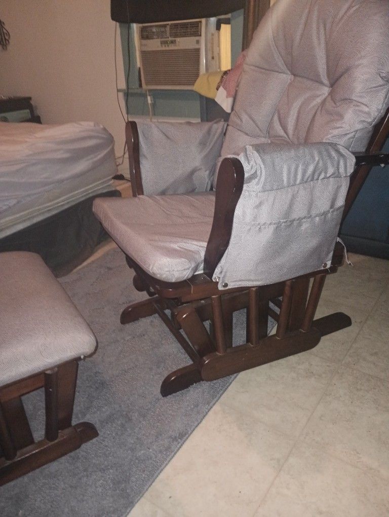 Rocking Chair/ Glider/ Nursery Rocker
