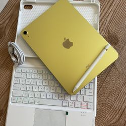 Apple iPad 10th Generation 256GB  With  Keyboard case and Pencil  