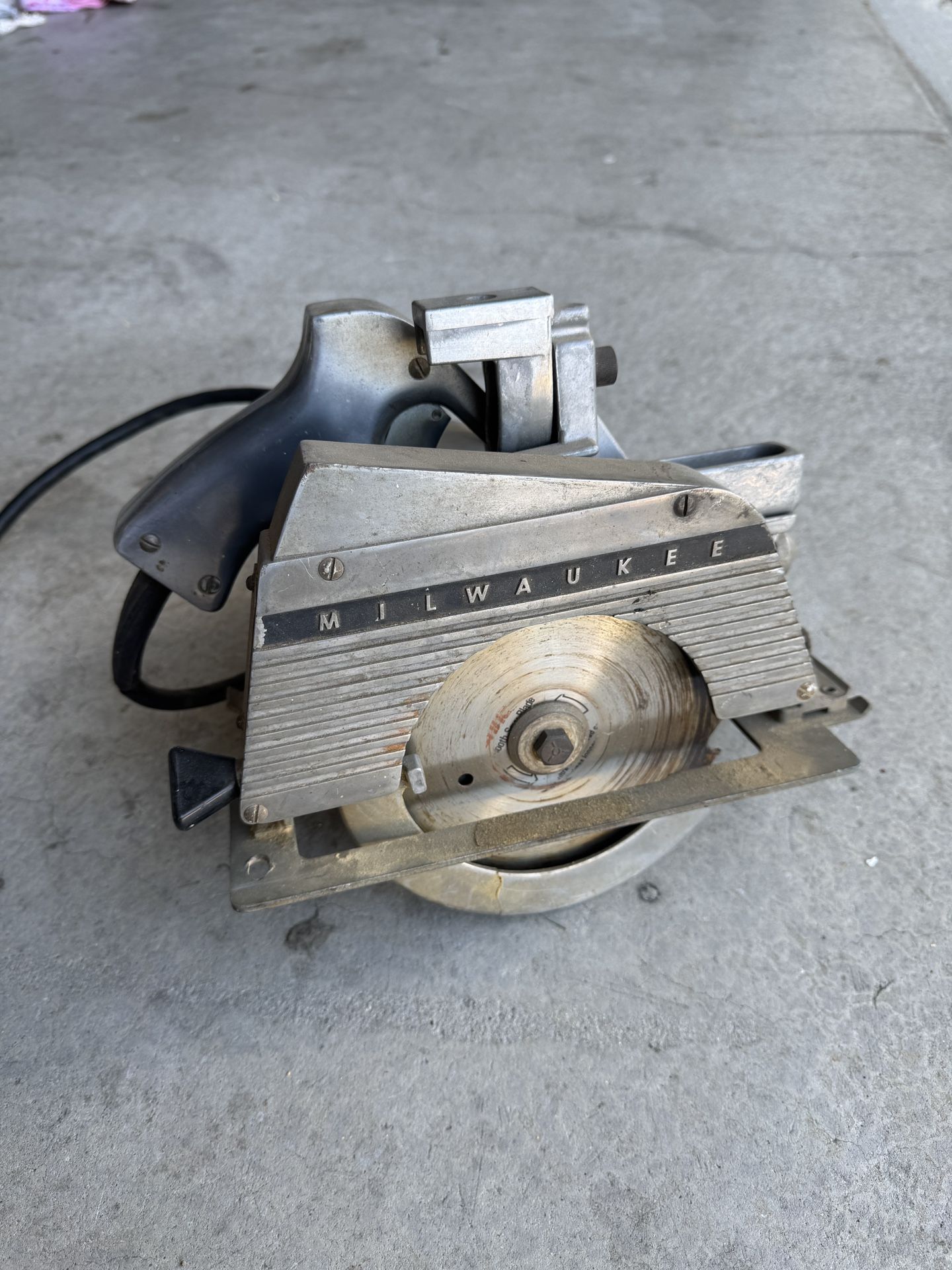 Milwaukee 6 1/2 Saw