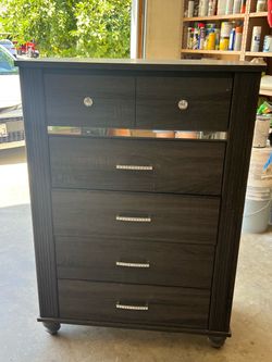 5- drawer Dresser