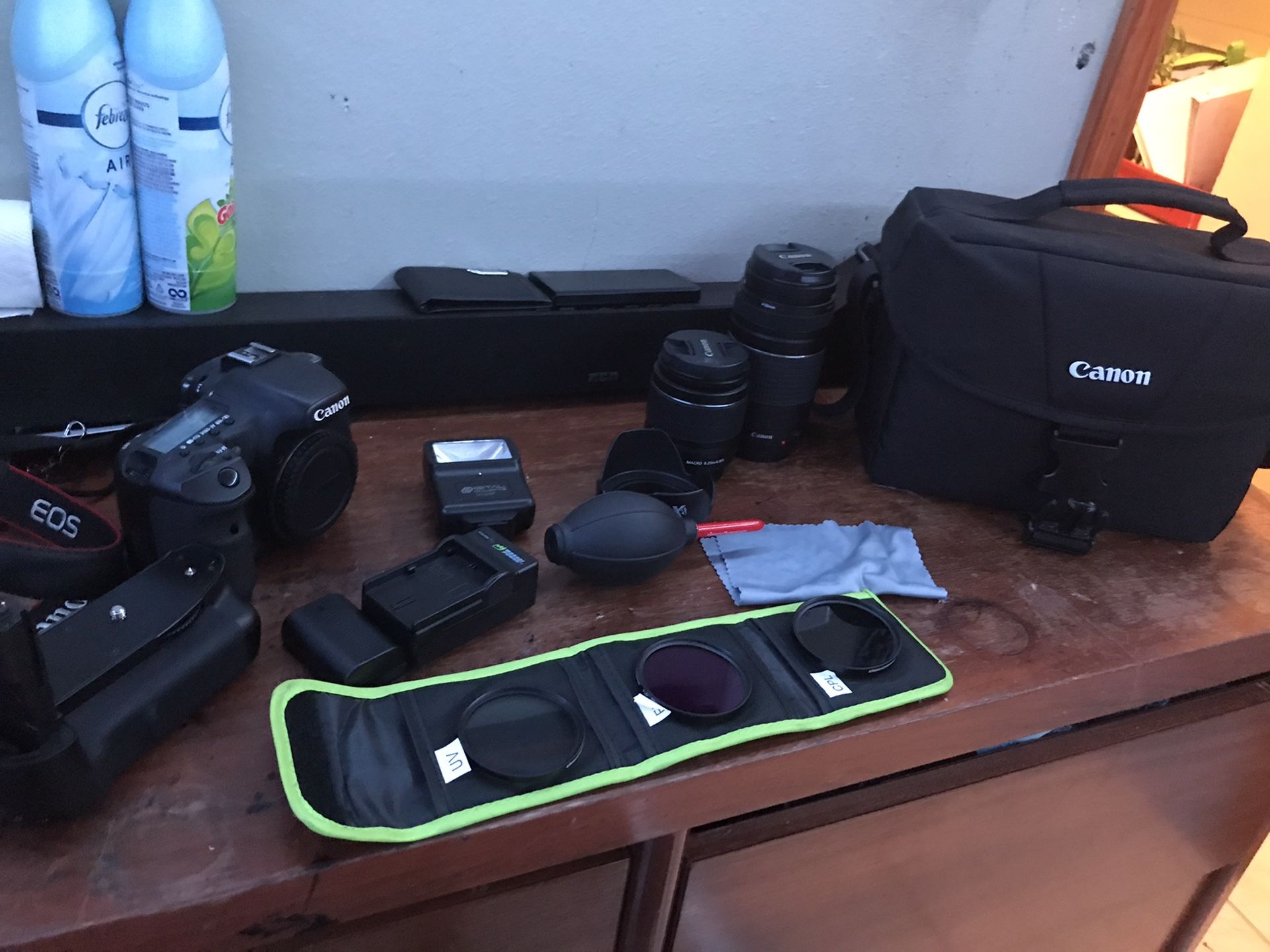 Canon EOS 7D bundle photography kit, with battery grip