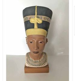 Museum Replica Bust of Queen Nefertiti on Wood Base by Alva Museum Replicas Inc. New York. 