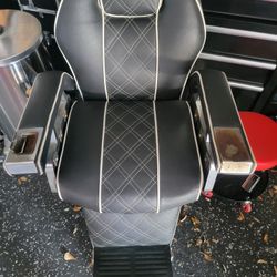 Old BARBER CHAIR 