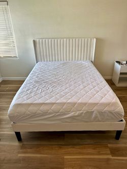 Queen Memory Foam Mattress - Like new barely used
