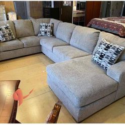Brand New// Gray Oversized Sectional, Seccional, Couch// Delivery Available 