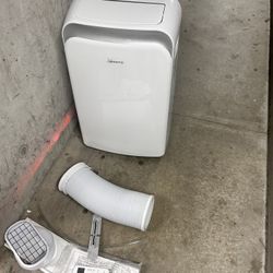Seasons Ac Unit 13,500 BTU With Remote 