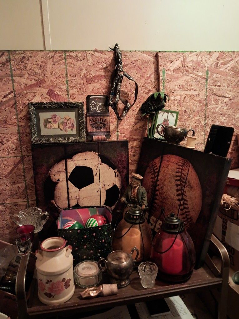 Box Lot Of Nineteen Assorted Items If You Flea Market Or Do Auctions This Is A Money Maker Box Lot 
