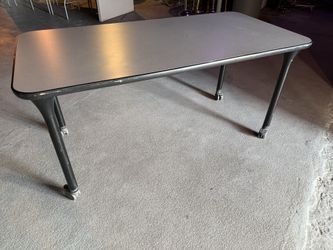 Office table desk work table on wheels 