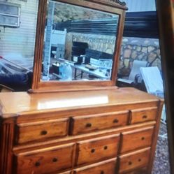 🥰VINTAGE DRESSER  SOLID WOOD/9 DRAWER  WITH MIRROR 🥰