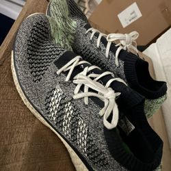 Like New Adidas Men 12 Sneaker