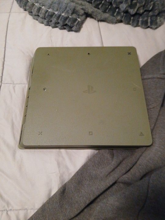 Sony Playstation Slim PS4 COD Limited Edition. 1TB