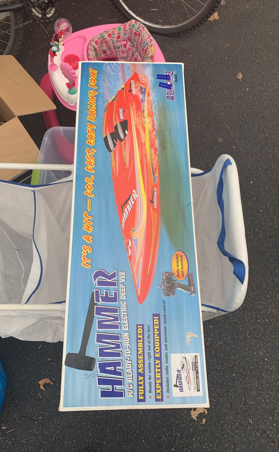 Racing boat toy