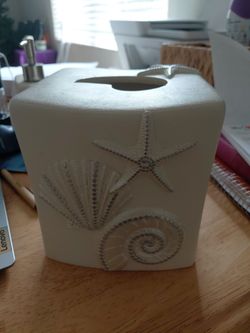 Matching soap & tissue set