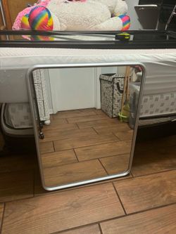 Different mirrors prices in description