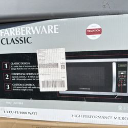  Farberware Classic 0.7 Microwave Oven