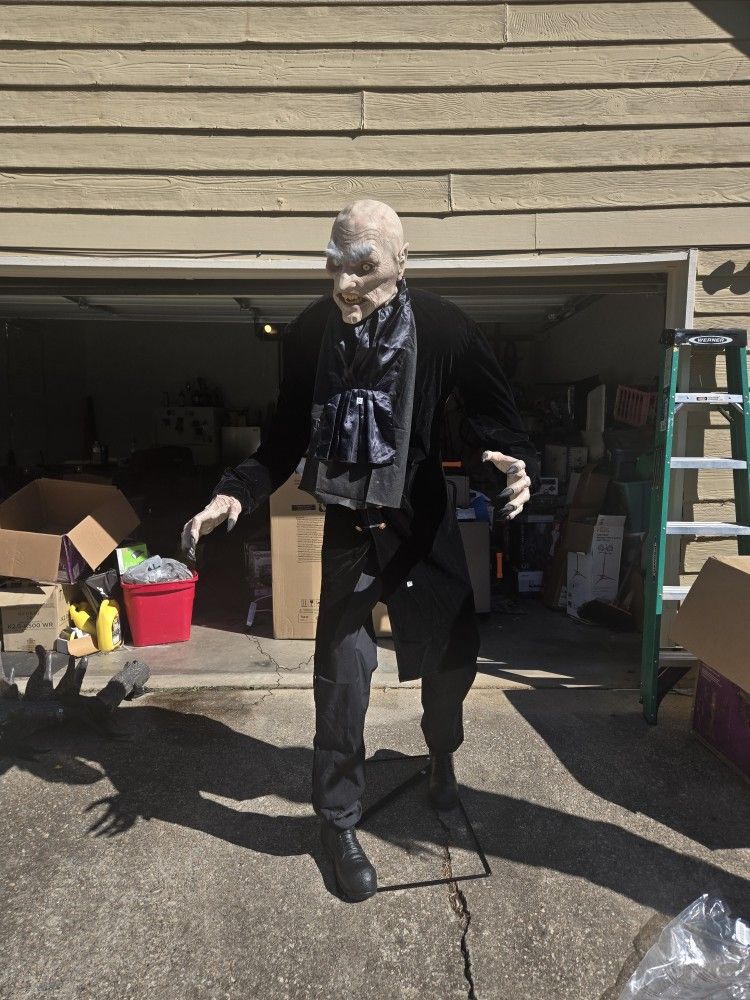 Home Depot Fears Through The Years 7 ft Animated LED Victorian Vampire