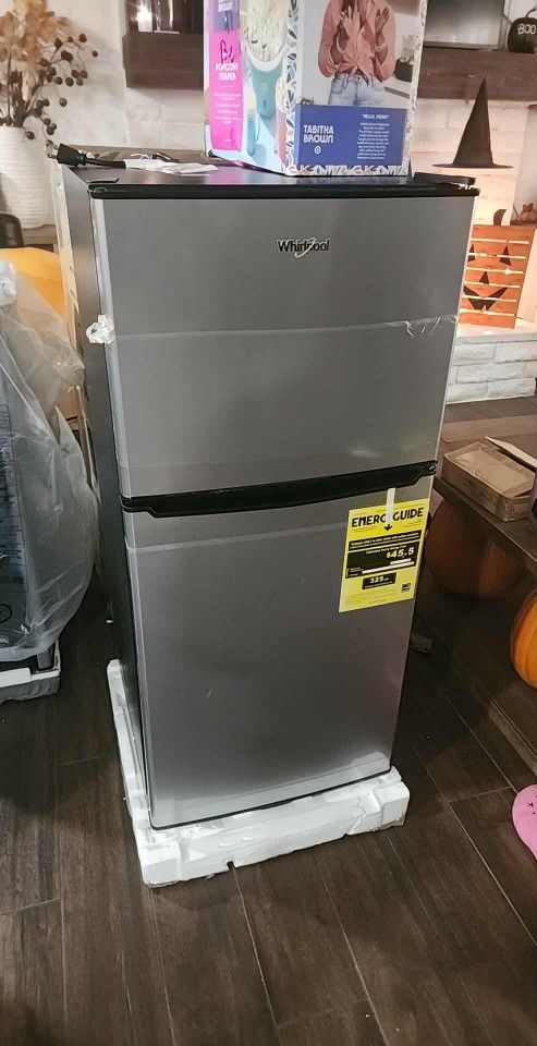 New 2 Door Fridge 4.0 Cubic Feet